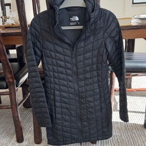 The North Face Women's Black Hooded Puffer Coat